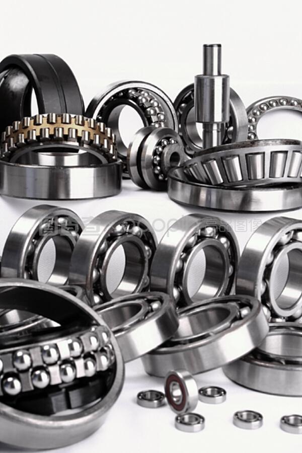 How do the structural characteristics of needle roller bearing needles affect their load-bearing and space utilization？